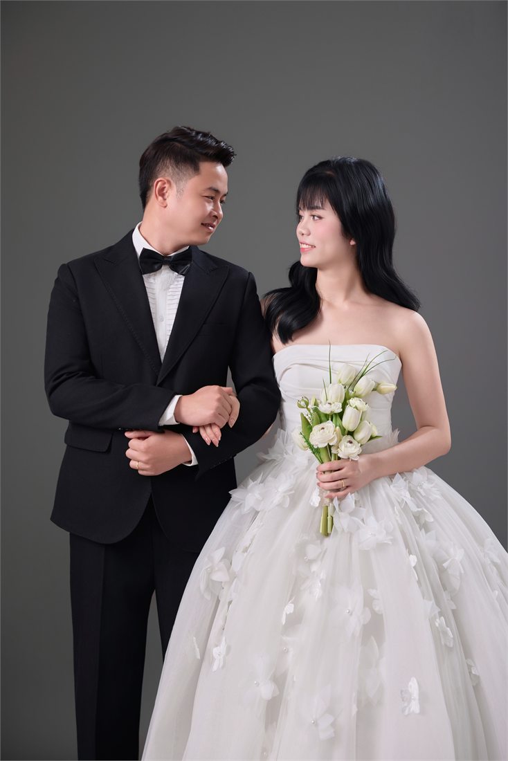 Chân dung studio cổ điển của Minh Tuyển và Hồng Nhung