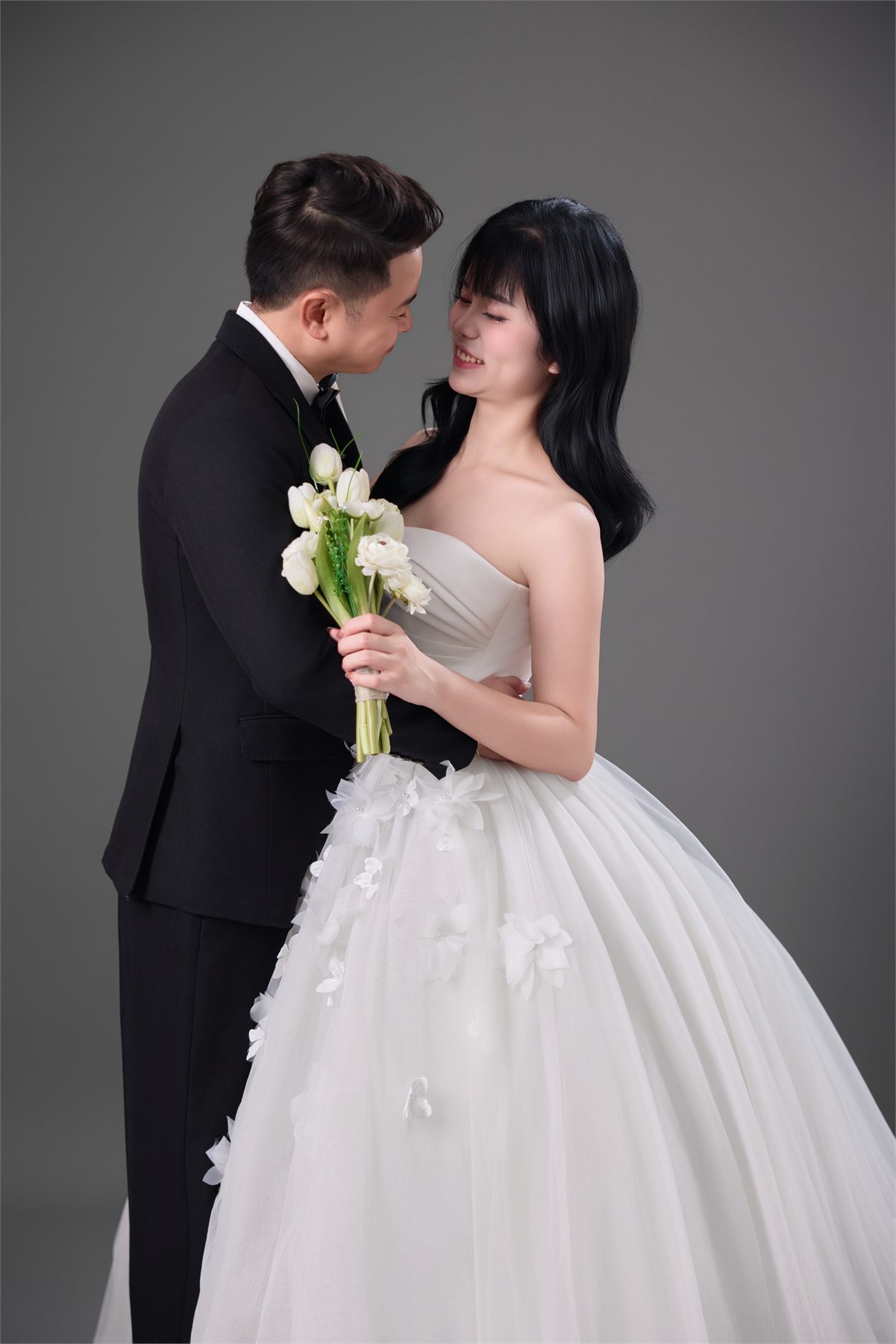 Khoảnh khắc cận của Minh Tuyển và Hồng Nhung